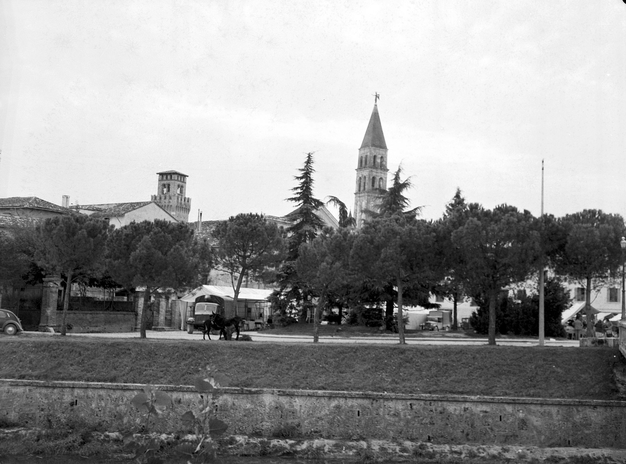 Veduta della Piazza Vittorio Emanuele (negativo) di Gabinetto fotografico (XX)