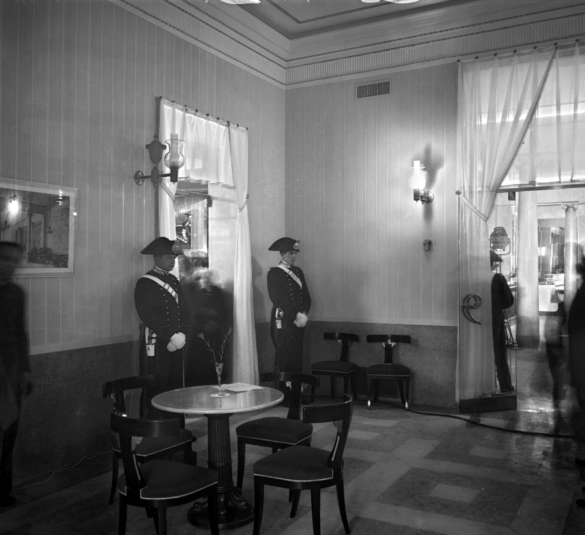 Caffè Pedrocchi. Interno. Durante innaugurazione (negativo) di Gabinetto fotografico (XX)