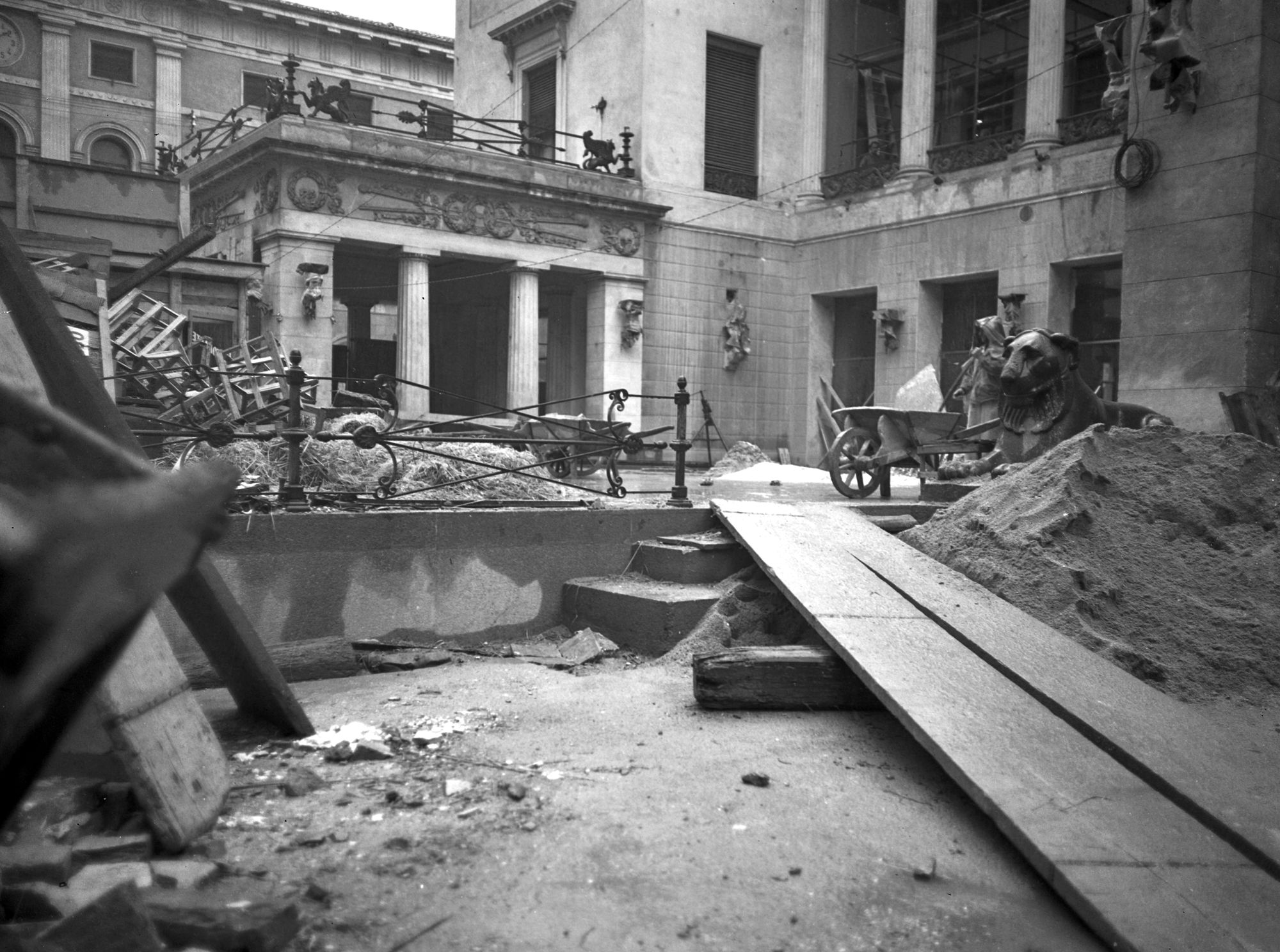 Caffè Pedrocchi. Esterno durante i lavori (negativo) di Gabinetto fotografico (XX)