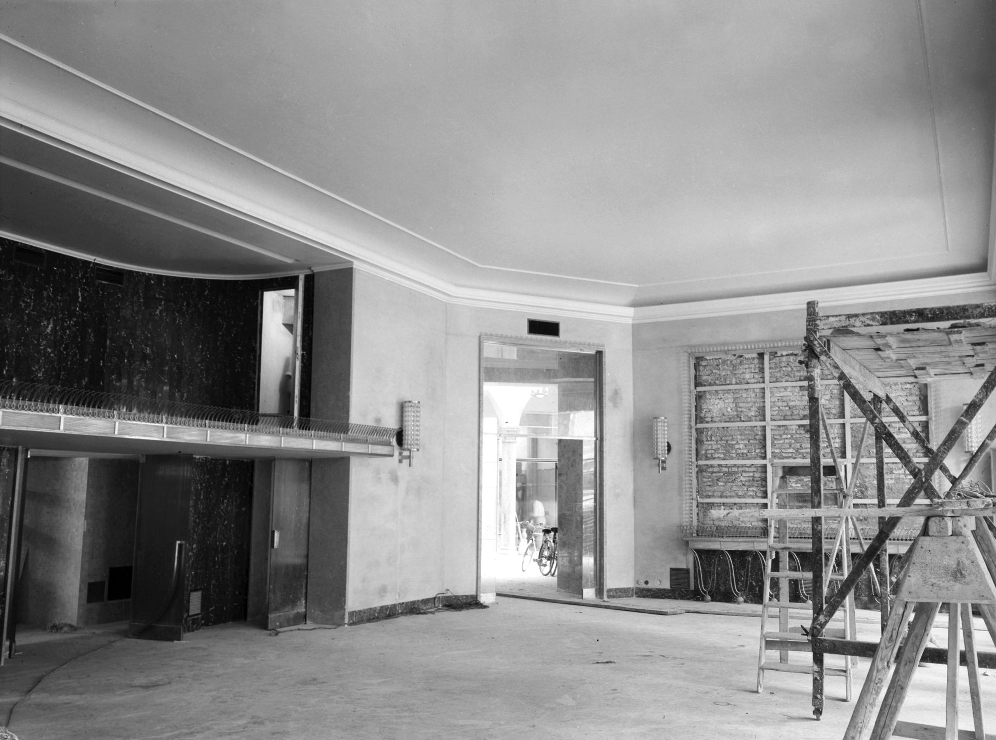 Caffè Pedrocchi. Interno durante i lavori (negativo) di Gabinetto fotografico (XX)