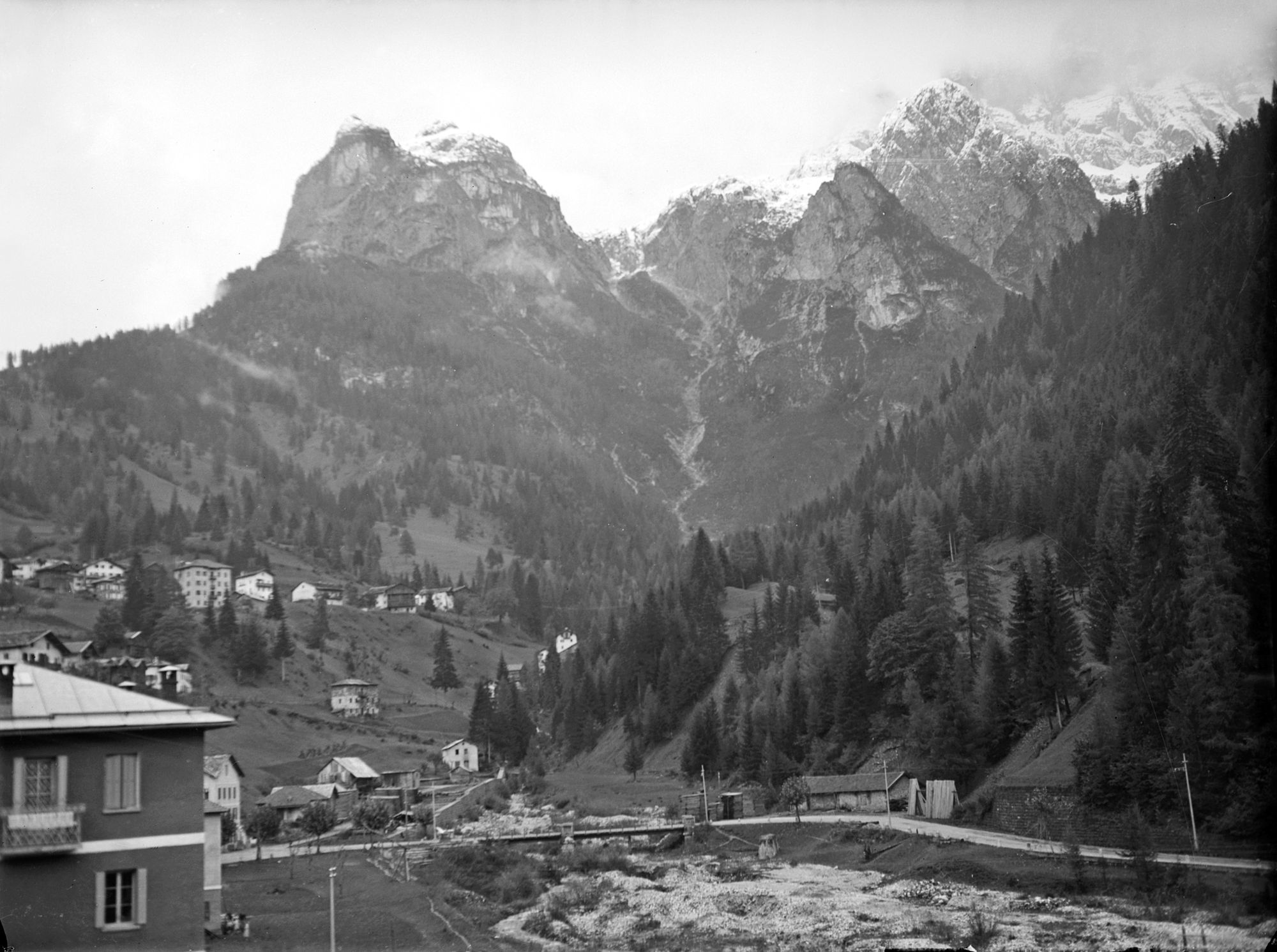 Vedute di nuove costruzioni (negativo) di Gabinetto fotografico (XX)