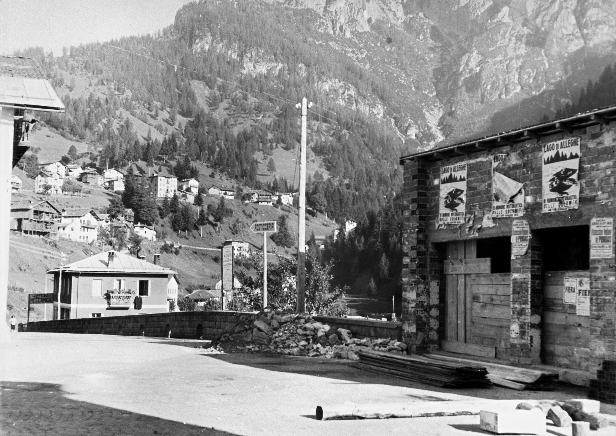 Vedute di nuove costruzioni (negativo) di Gabinetto fotografico (XX)