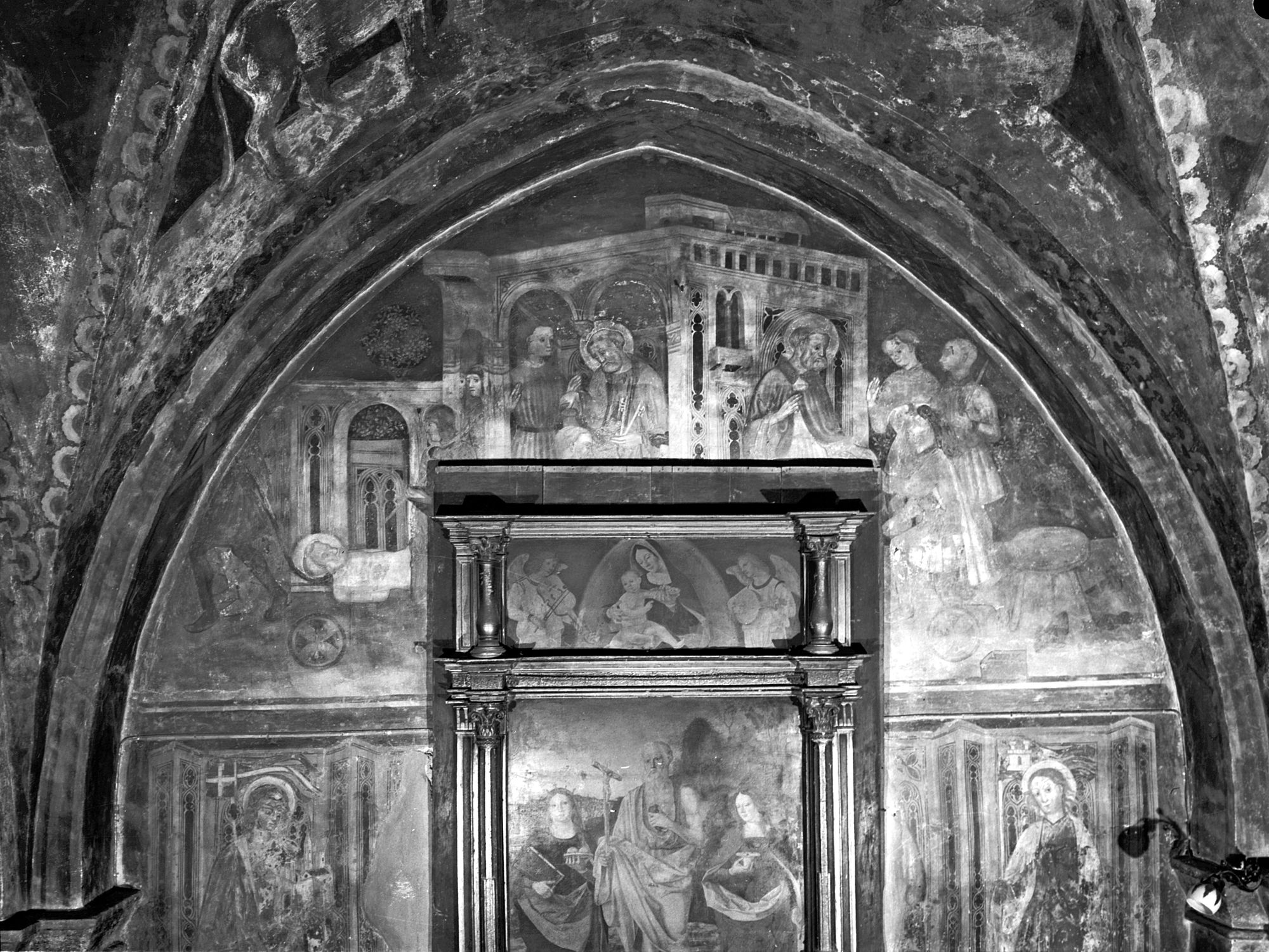 Ospitale Civile. Chiesetta. Parte superiore di una parete (negativo) di Gabinetto fotografico (XX)