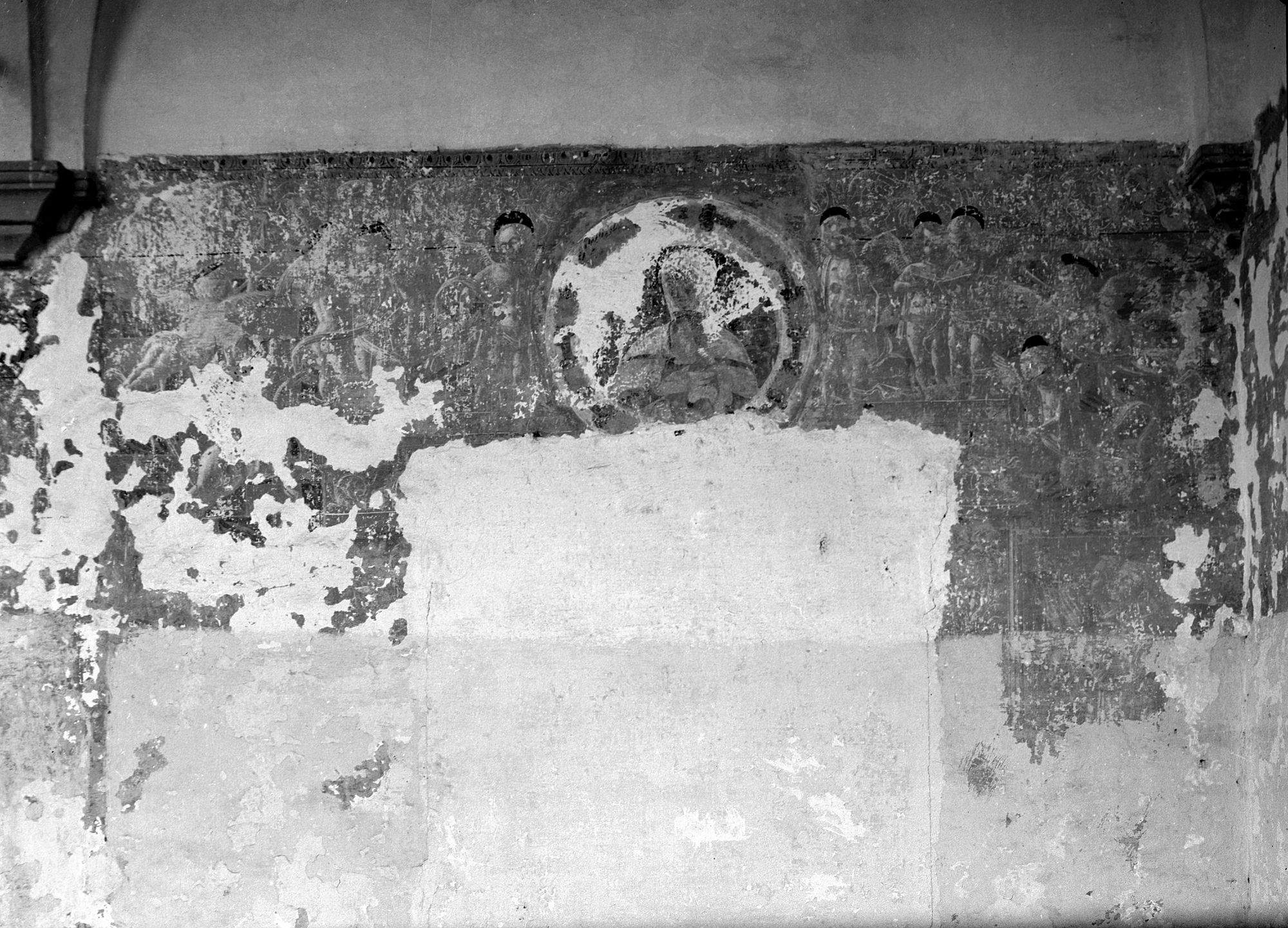 Monastero. Loggiato interno. Resti di affresco con Madonna e Bambino (negativo) di Gabinetto fotografico (XX)