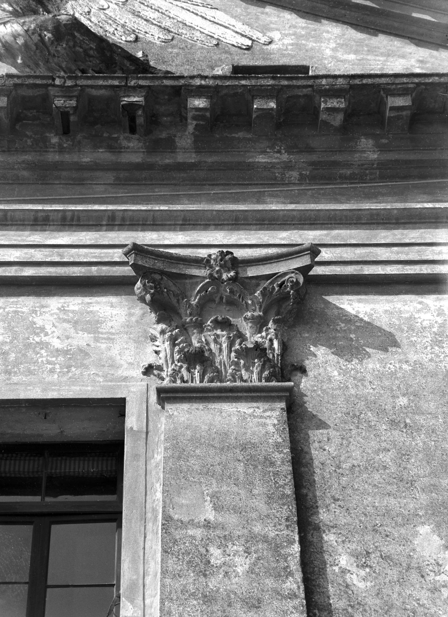 Villa Pisani. Capitello di lesena della facciata (negativo) di Gabinetto fotografico (XX)