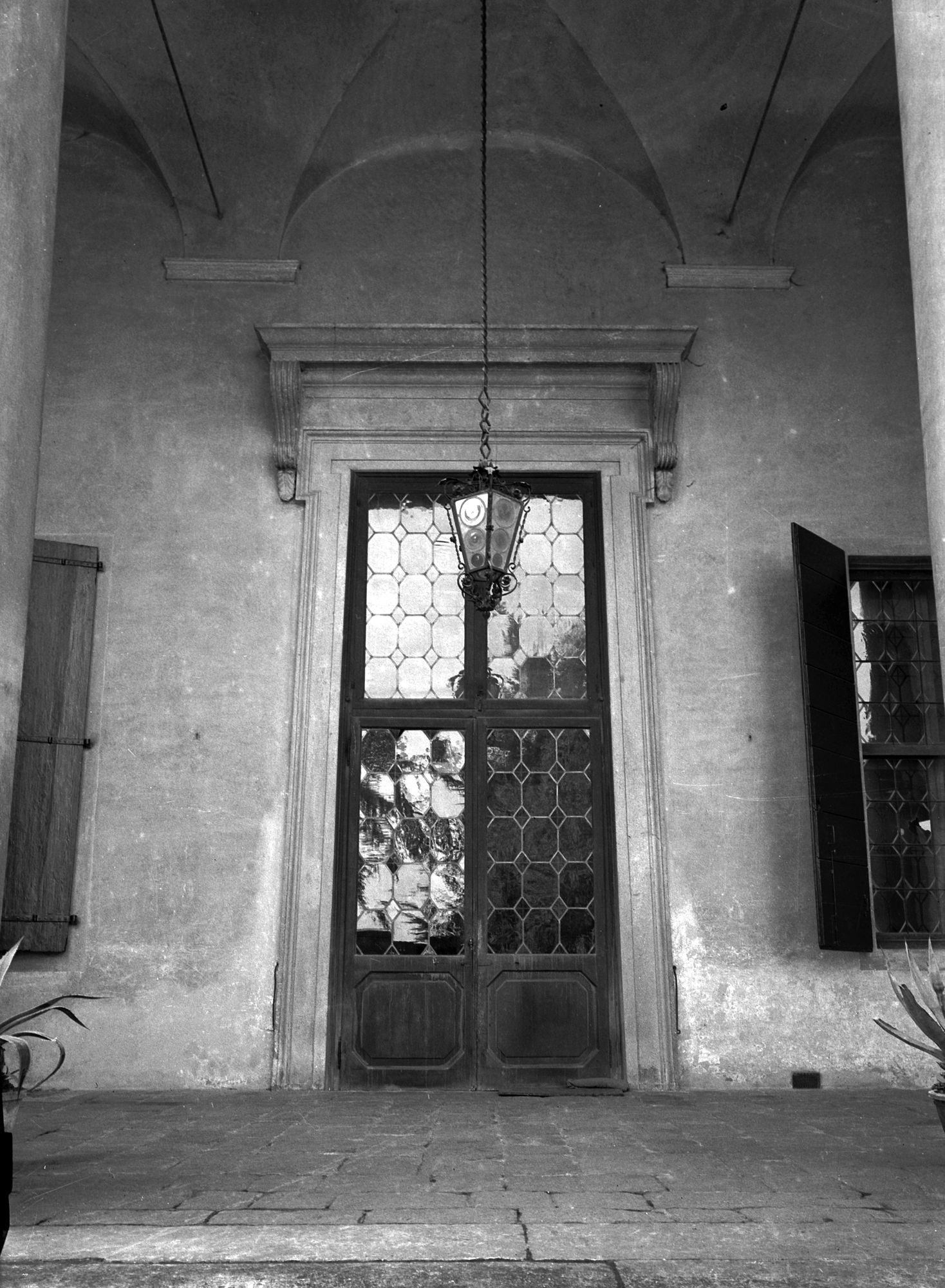 Villa Pisani. Porta di uscita della retrofacciata (negativo) di Gabinetto fotografico (XX)