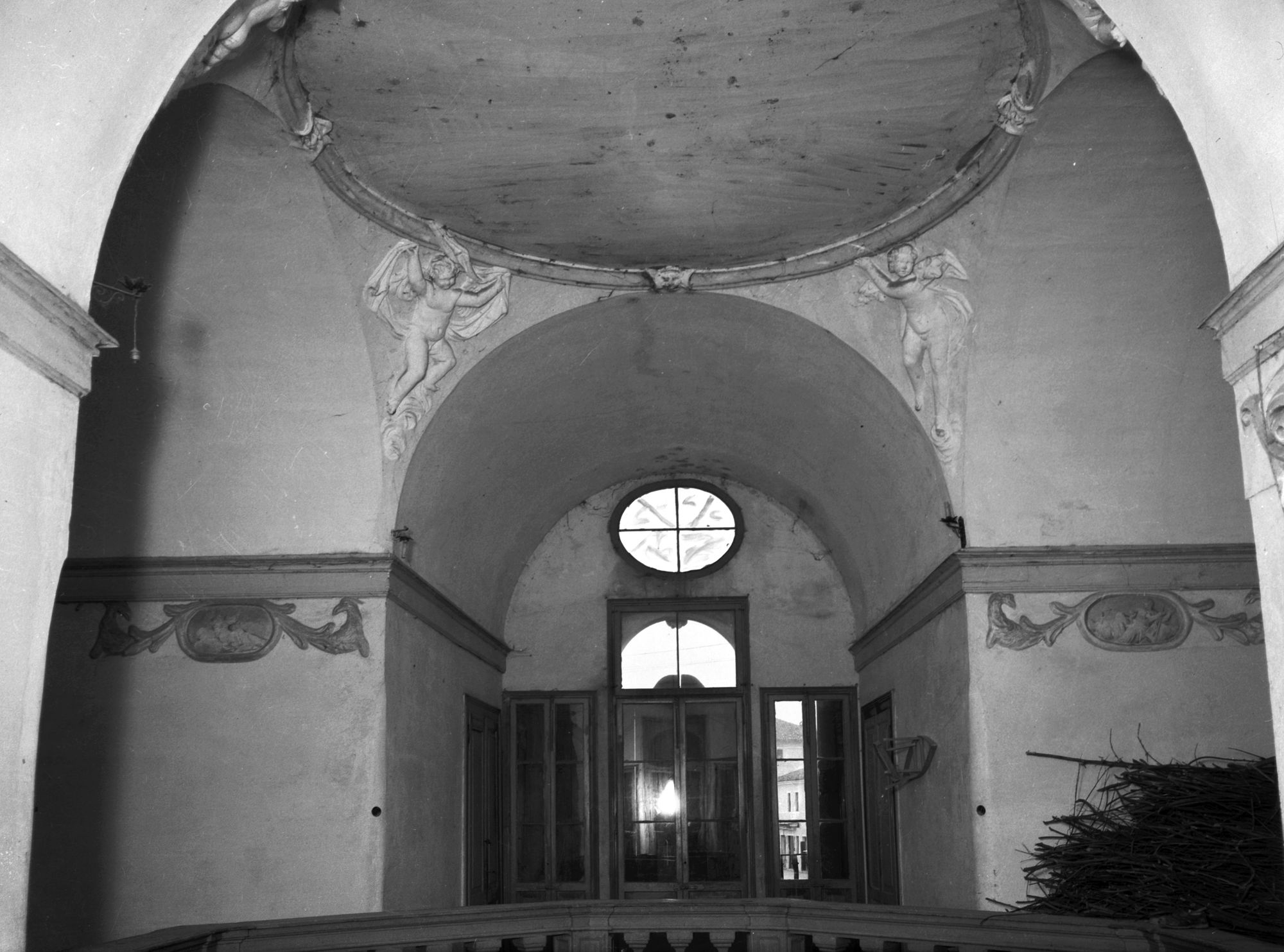 Villa Caliari. Veduta della Volta con stucchi al primo piano (negativo) di Gabinetto fotografico (XX)