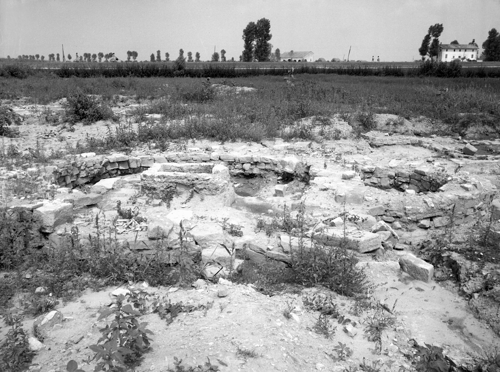 Stretti di Cittanova. Edificio centrale. Veduta del fianco destro. Scavi Aprile 1954 (negativo) di Gabinetto fotografico (XX)