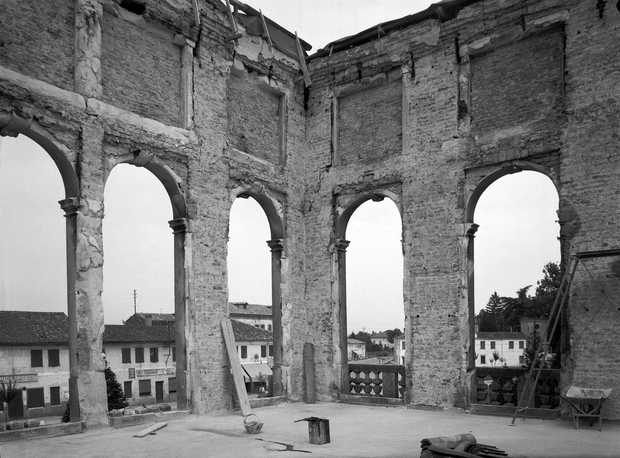 Palazzo Widman. Veduta del salone dopo l' incendio (negativo) di Gabinetto fotografico (XX)