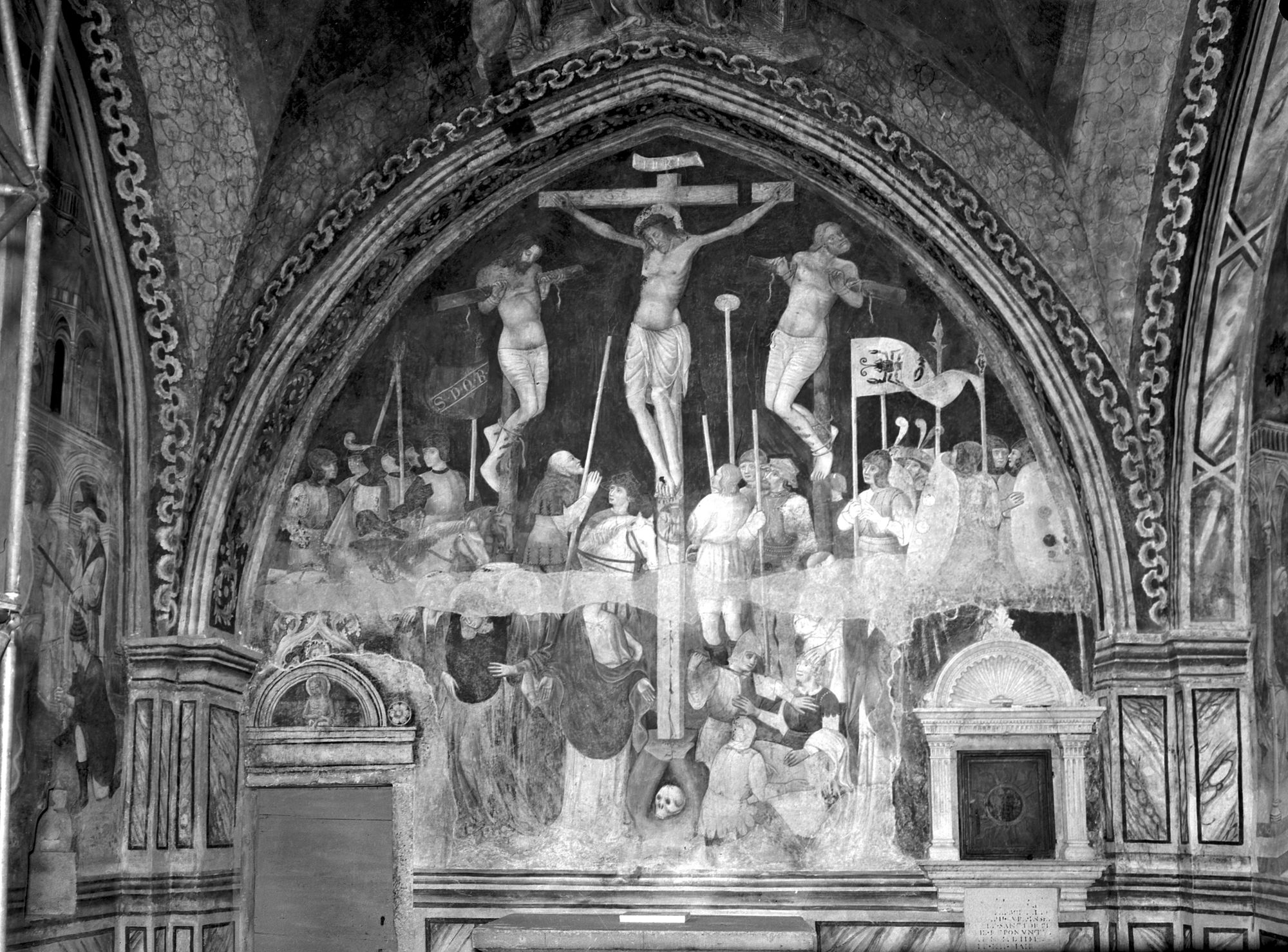 Ospitale. Chiesetta di San Lorenzo. La Crocefissione dopo il restauro (negativo) di Gabinetto fotografico (XX)