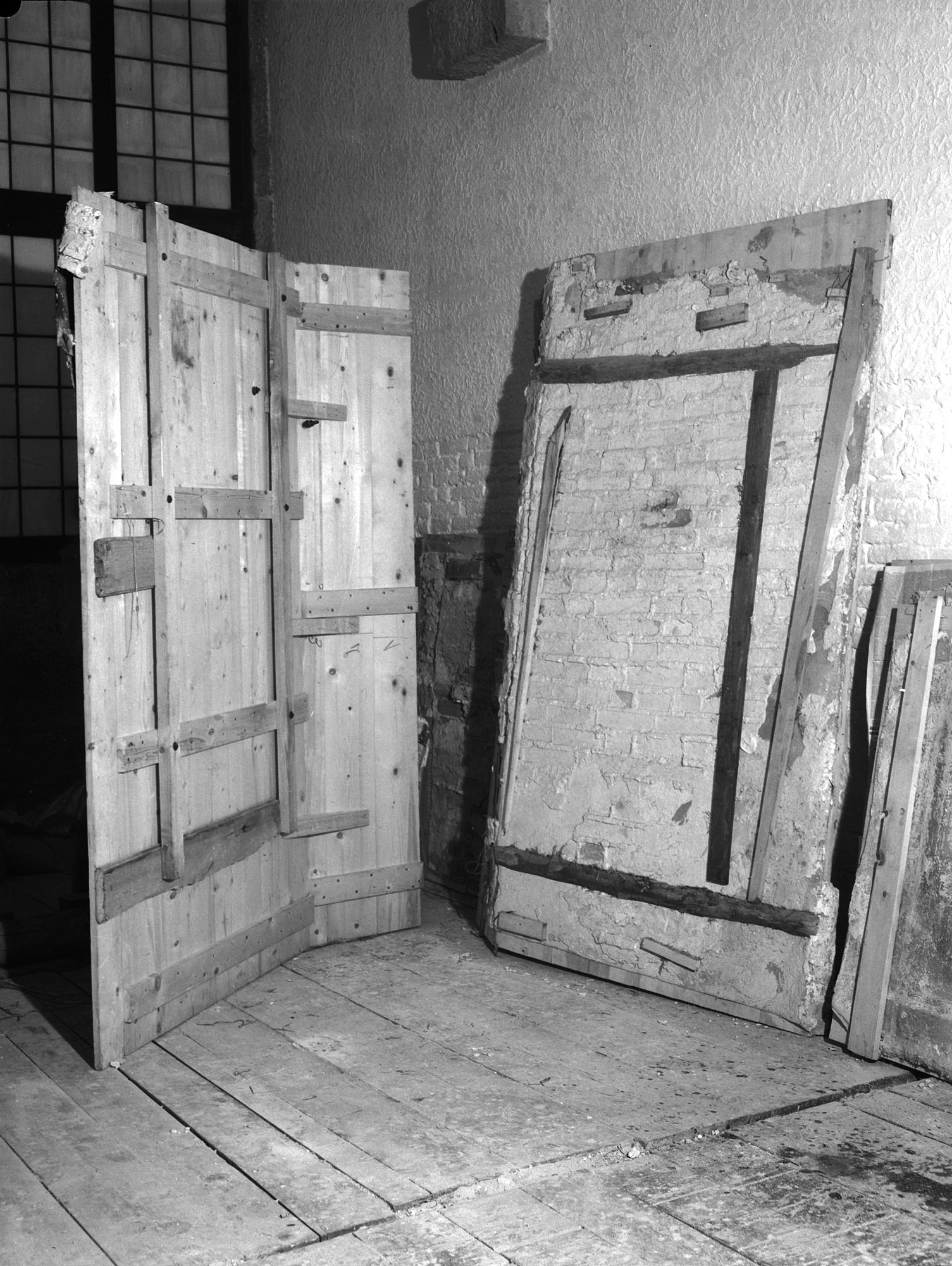 Villa Roca ?. Intelaiatura con gli affreschi staccati dalla facciata (negativo) di Gabinetto fotografico (XX)