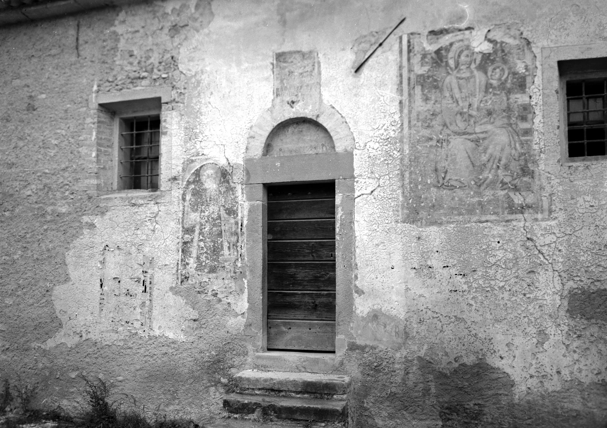 Chiesa Santa Maria Nova. Affreschi dell' esterno (negativo) di Gabinetto fotografico (XX)