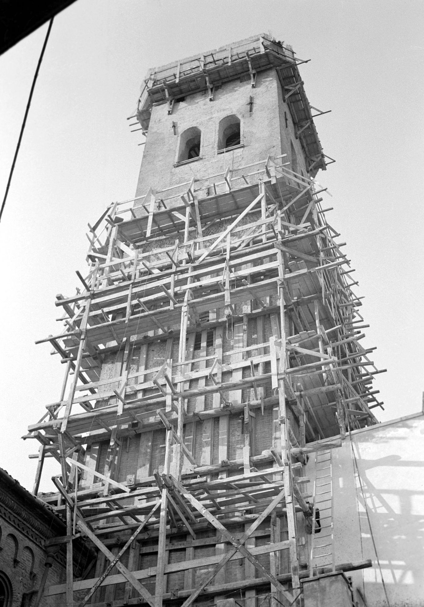 Torre degli anziani. Aspetti esterni e delle muraglie (negativo) di Gabinetto fotografico (XX)