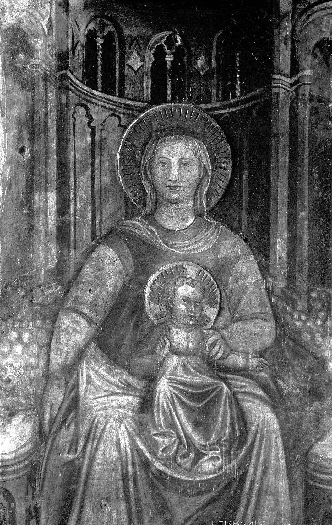 Chiesa Santa Maria Maggiore. Madonna della Rosa. Affresco sec. XIV (negativo) di Gabinetto fotografico (XX)