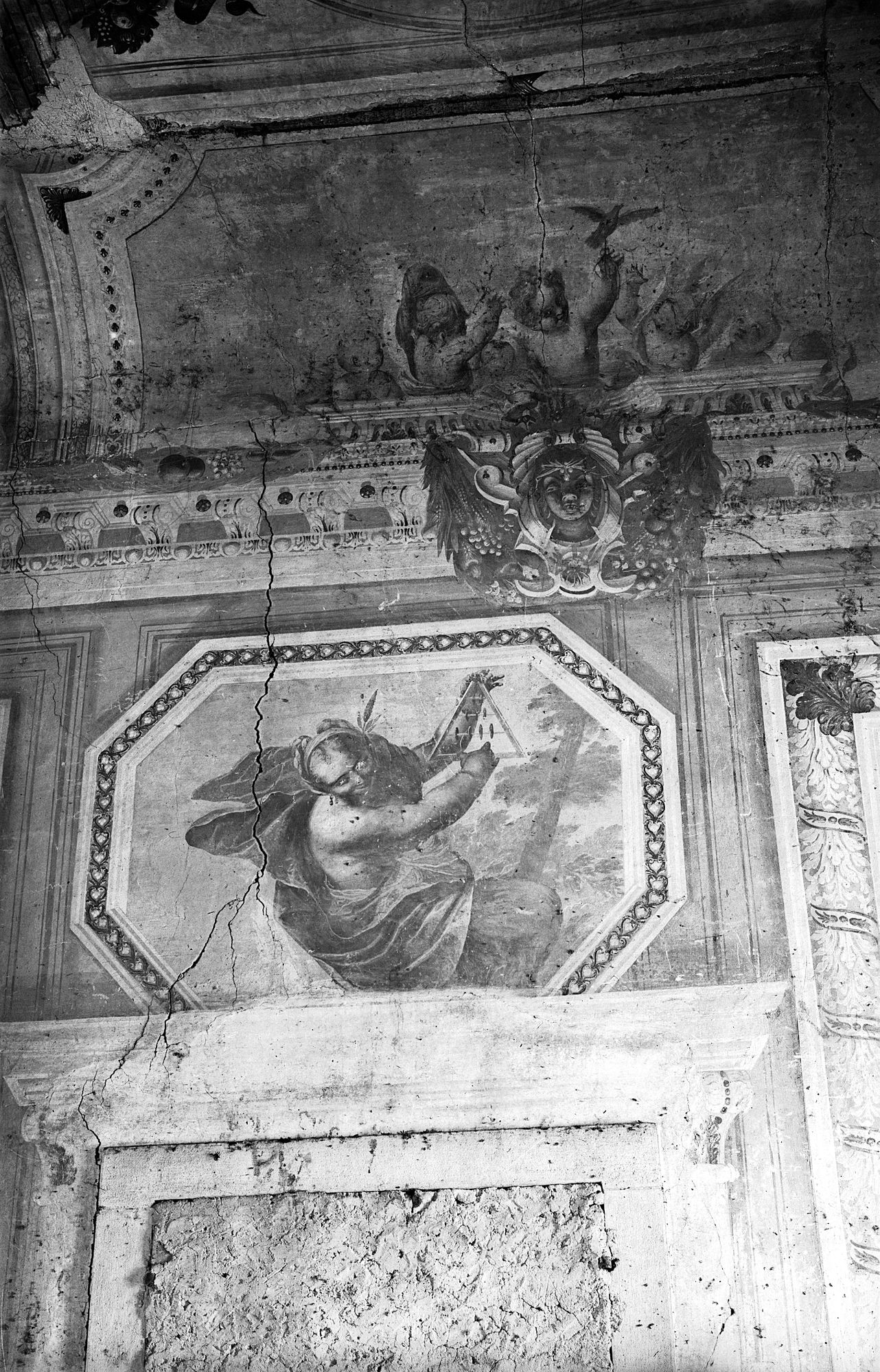 Villa Minelli. Particolare delle pareti affrescate della sala della musica (negativo) di Gabinetto fotografico (XX)