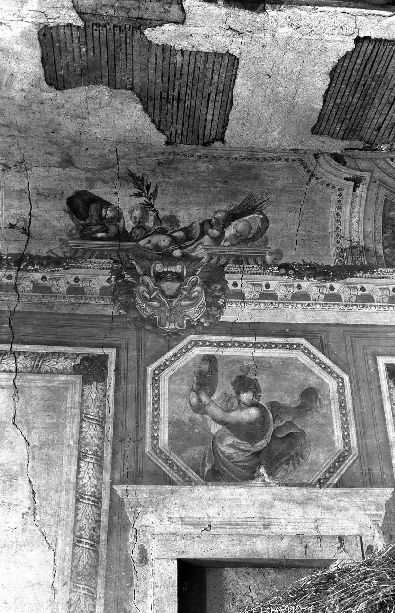Villa Minelli. Particolare delle pareti affrescate della sala della musica (negativo) di Gabinetto fotografico (XX)