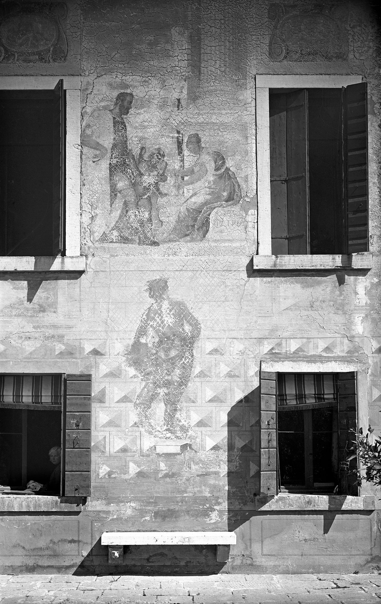 Villa Zuliani. Particolare della facciata con affreschi cinquecenteschi (negativo) di Gabinetto fotografico (XX)
