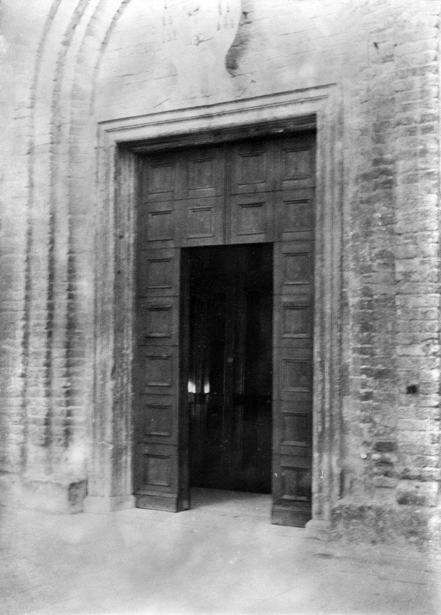 Chiesa Santa Sofia. Ingresso principale (negativo) di Gabinetto fotografico (XX)