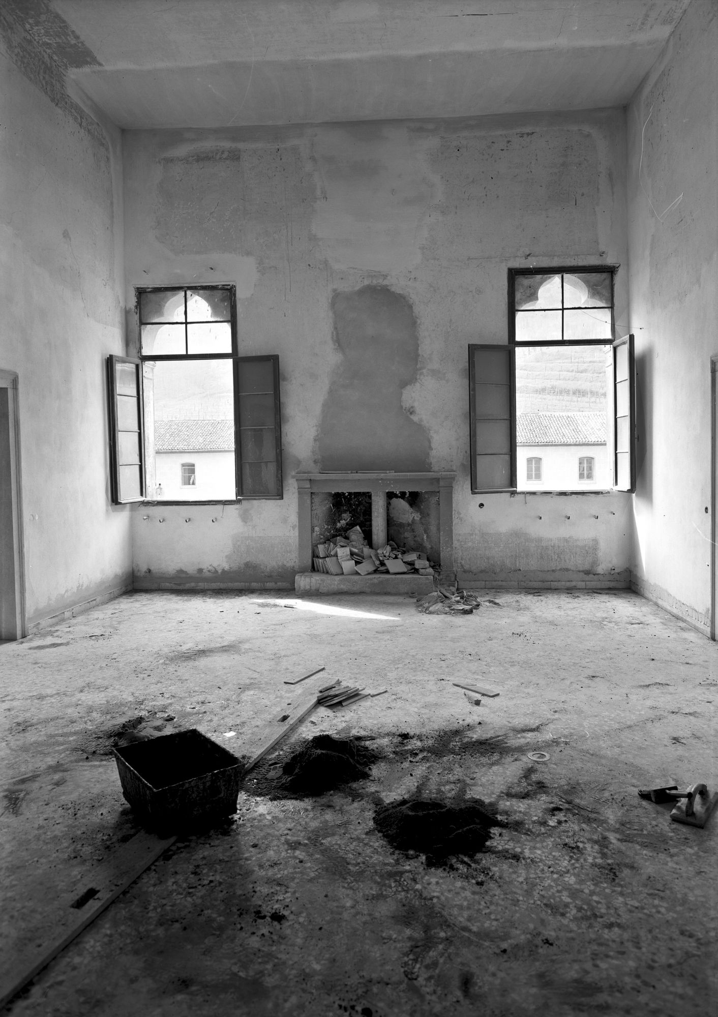 Monastero. Una stanza durante i lavori (negativo) di Gabinetto fotografico (XX)