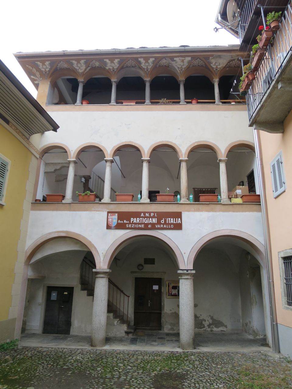 Palazzotto Testa, poi casa Farinone-Centa (palazzo, residenziale) - Varallo (VC)  (XVI; XIX, prima metà; XX, seconda metà)