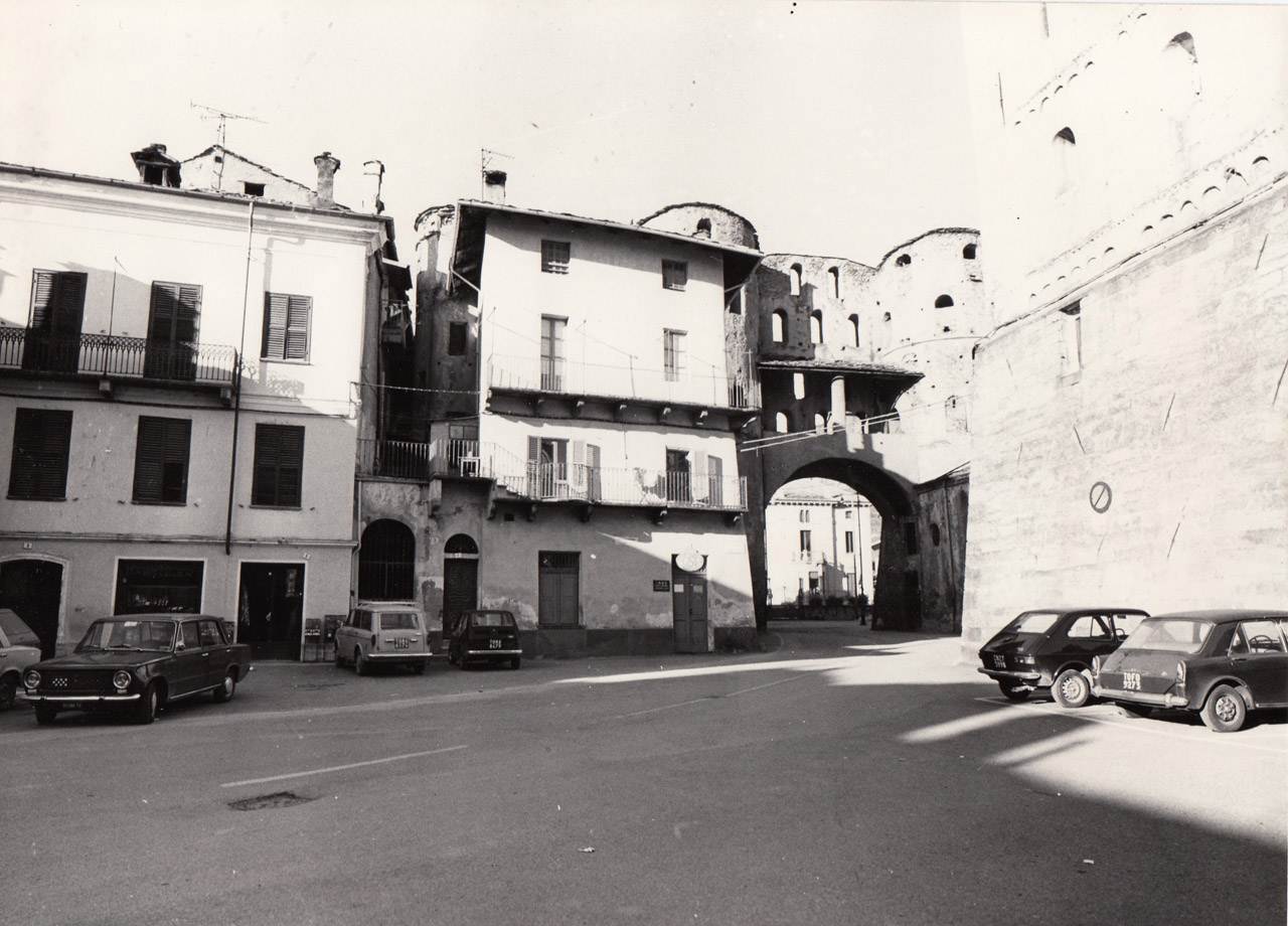 Casa di civile abitazione in piazza San Giusto 7 (casa, privata) - Susa (TO)  (XX)