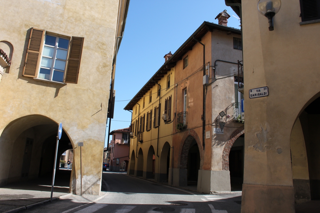 Palazzo in Via Garibaldi, 33 (palazzo) - Fossano (CN)  (XV, prima metà)