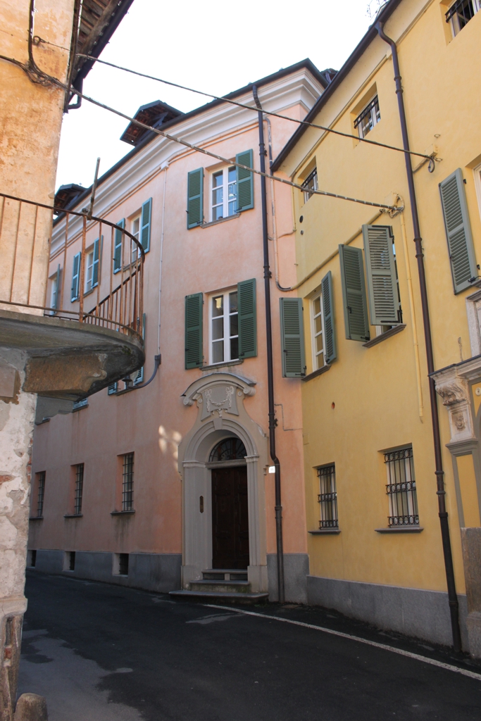 Palazzo in Via Garibaldi, 11 (palazzo) - Fossano (CN)  (XIX, prima metà)