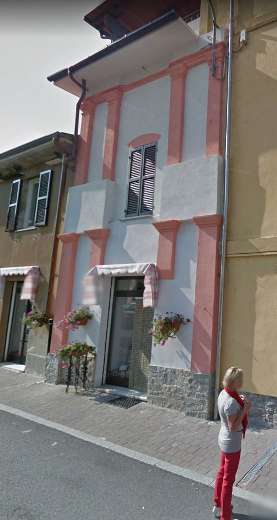 Palazzo in Piazza Cavour, 25 (palazzo) - Monesiglio (CN)  (XVI, fine)