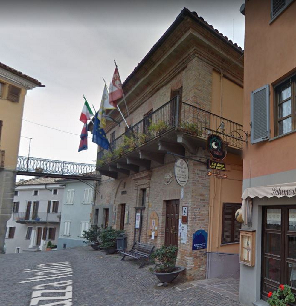 Casa natale del notaio architetto Antonio Borghese (palazzo) - Neive (CN)  (-)