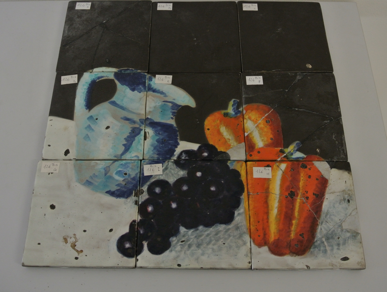 Natura morta (piastrella, insieme) - ambito veneto-friulano (sec. XIX/ XX)