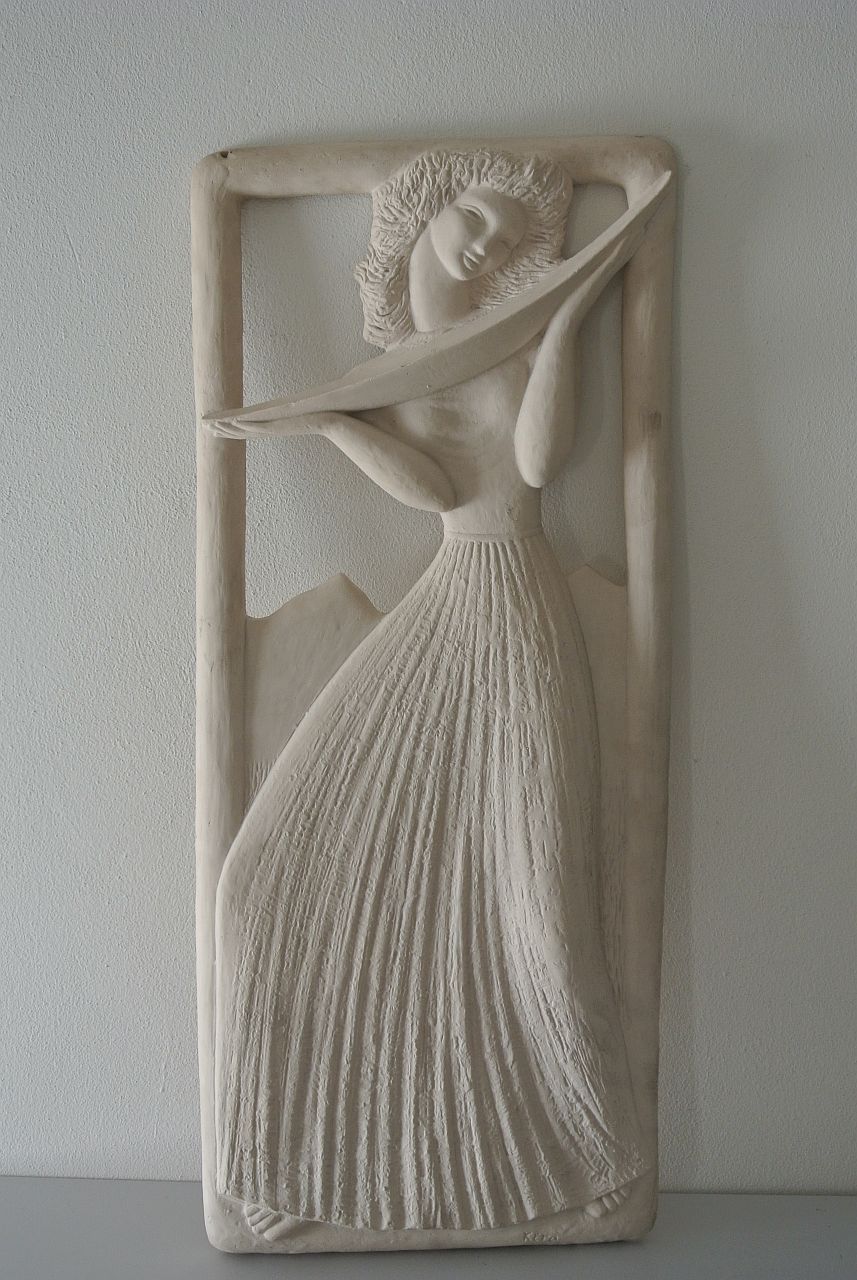 Bassorilievo con canefora, Figura femminile con cesta (bassorilievo, opera isolata) di Giuntini, Ruffo (attribuito) (sec. XX)