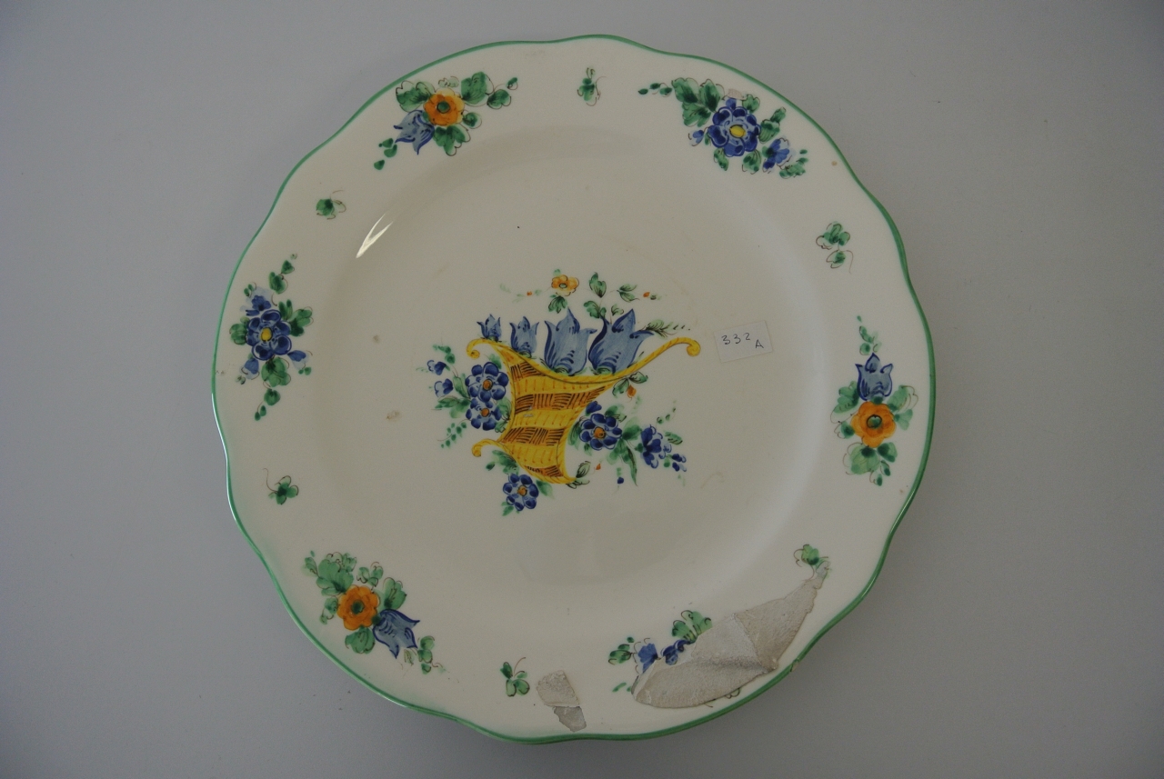 piatto, opera isolata - ambito friulano (secondo quarto sec. XX)