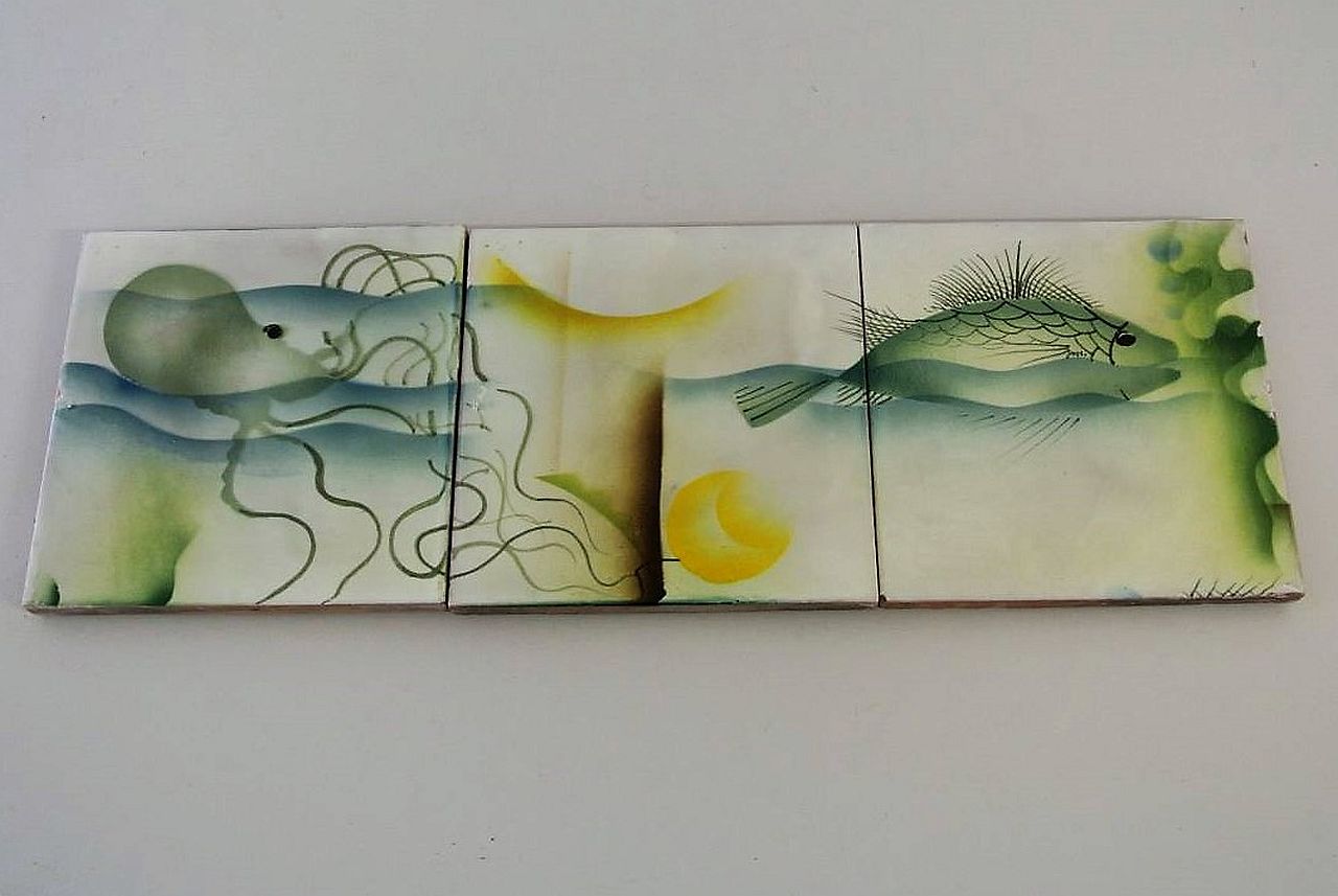 Raffigurazione di pesce e polipo su onde (piastrella, complesso decorativo) - ambito italiano (secondo quarto sec. XX)