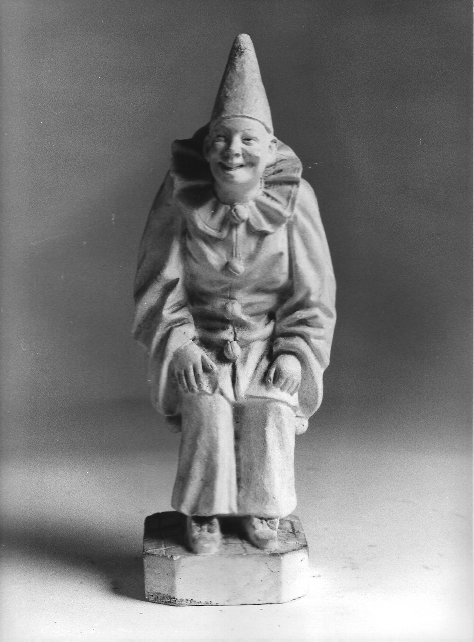 pagliaccio seduto (calco, opera isolata) - produzione coreglina (fine sec. XIX)