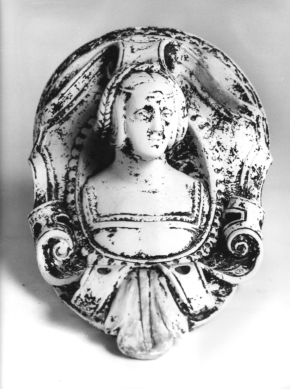 mensola con busto di donna (calco, opera isolata) - produzione coreglina (fine sec. XIX)