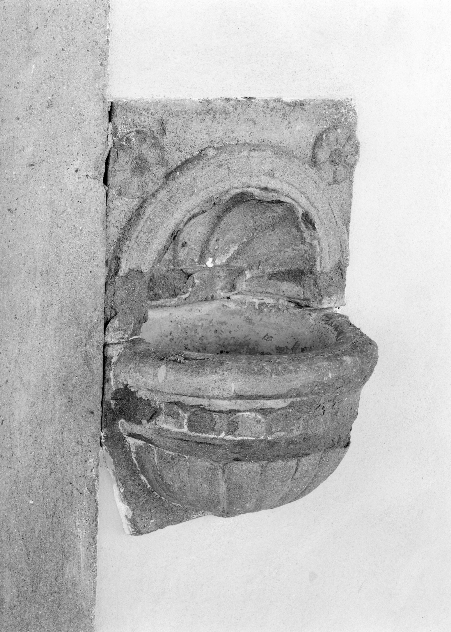 acquasantiera - a muro, coppia - bottega toscana (sec. XVII)