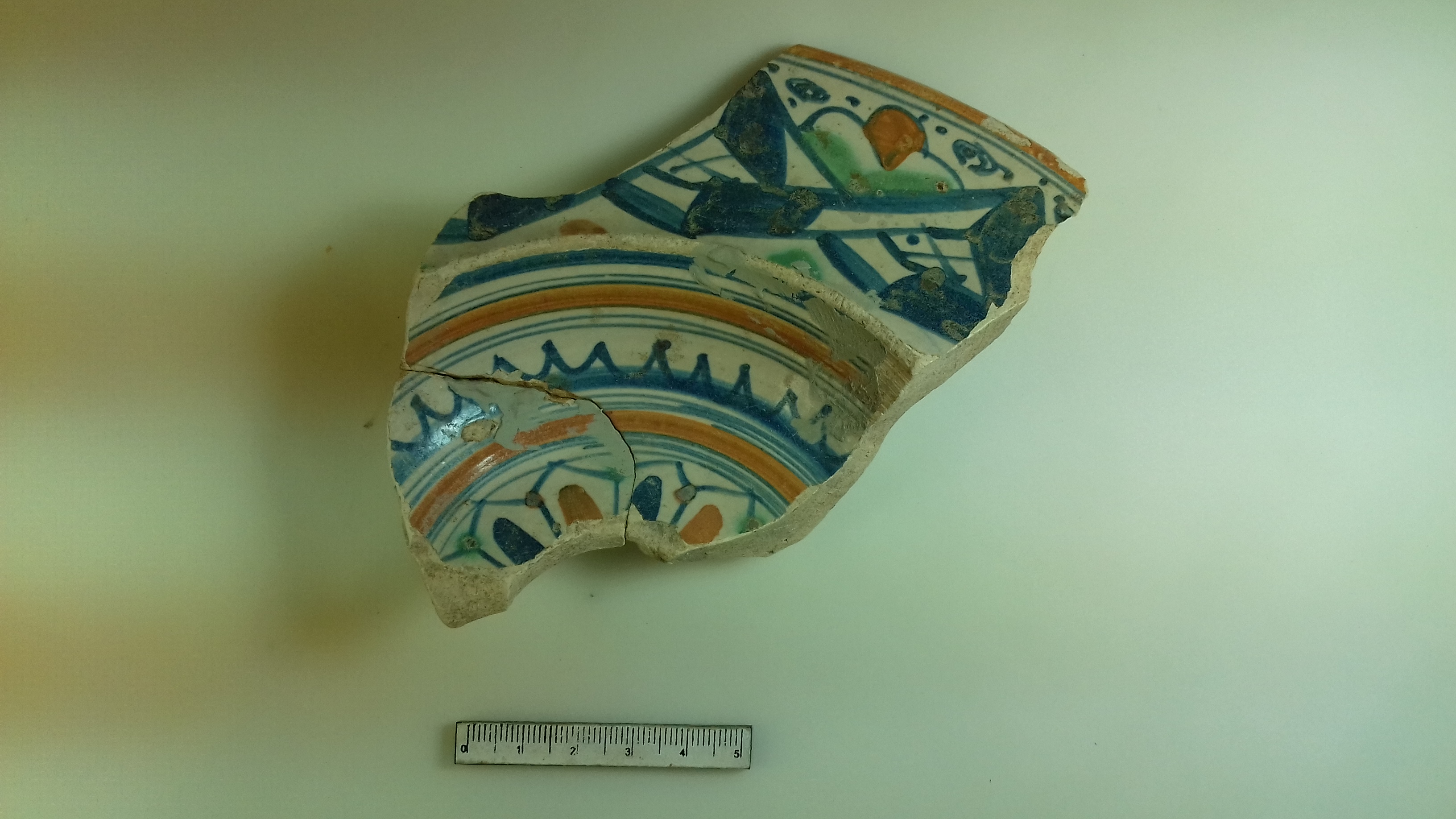 Ciotola. maiolica di montelupo fiorentino