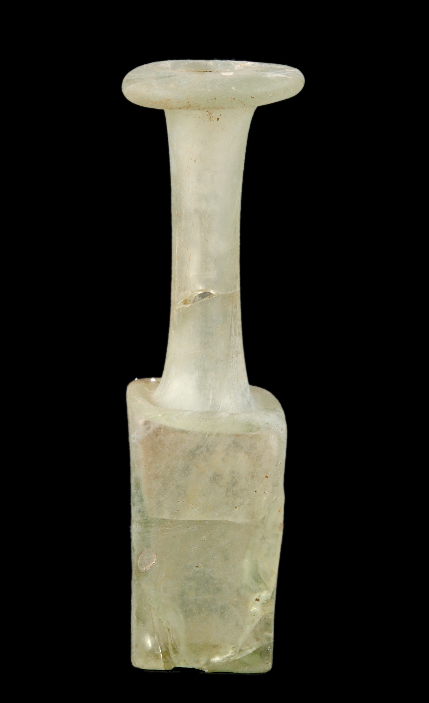 bottiglia/ mercuriale, Isings 84 di Officina con bollo raffigurante un'anfora (officina) - ambito romano, medio imperiale (fine/ metà I-III)