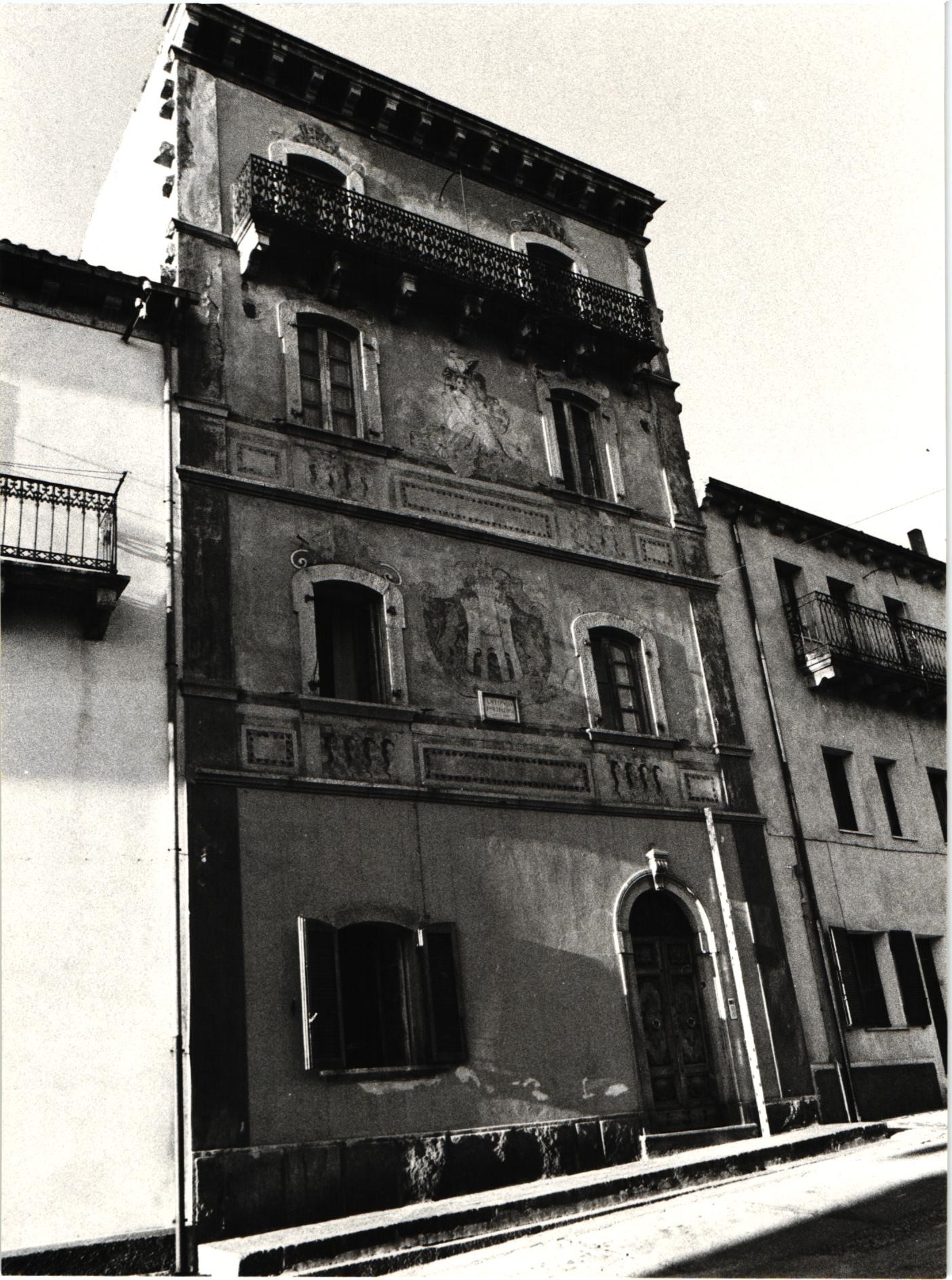 Casa forteleoni (casa, privata)