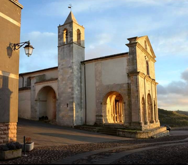 Chiesa della Vergine del Rosario (chiesa, minore) - Osilo (SS)  <br>Condizioni d'uso: <a class='link-esterno' href='https://docs.italia.it/italia/icdp/icdp-pnd-circolazione-riuso-docs/it/v1.0-giugno-2022/testo-etichetta-BCS.html' target='_bcs'>Beni Culturali Standard (BCS)</a>