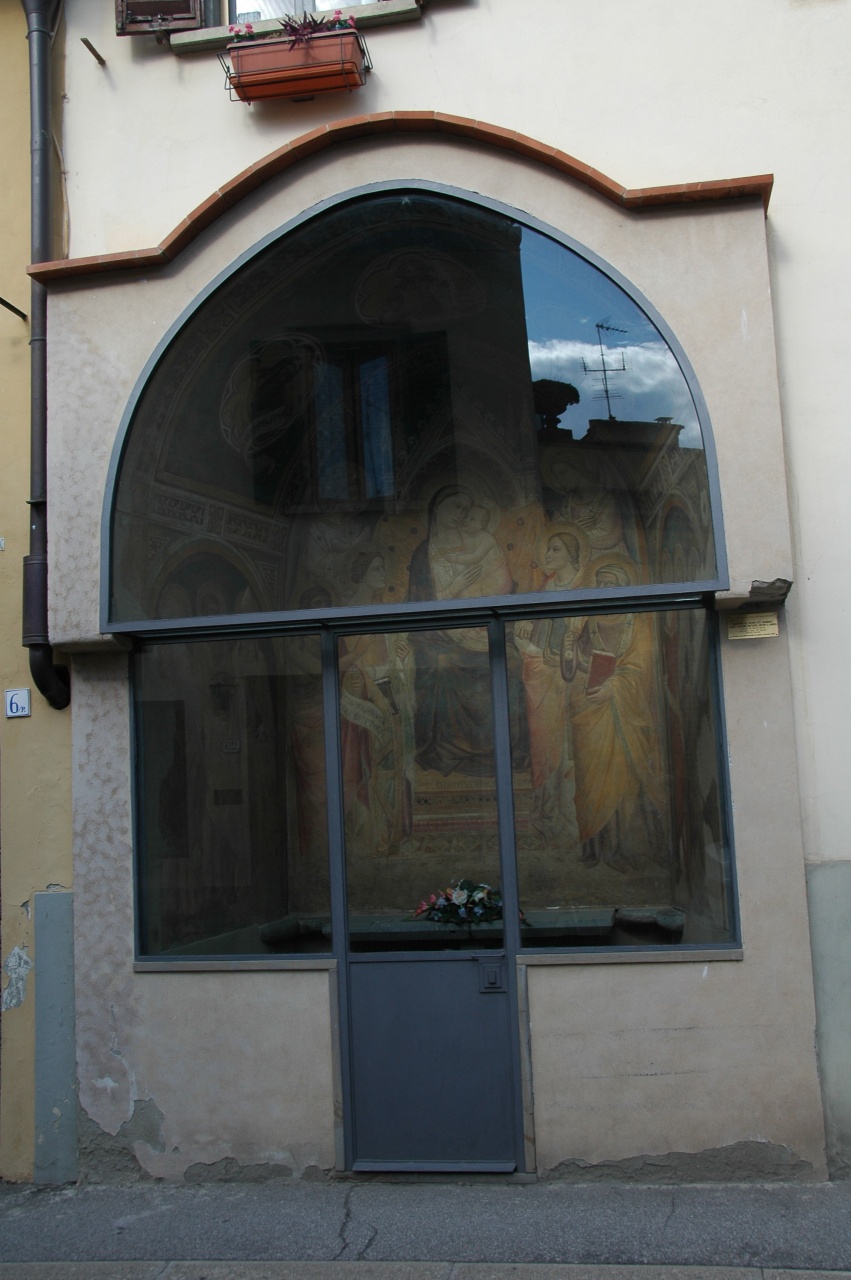 Madonna con Bambinocon San Giovanni Battista, Santa Caterina d'Alessandria, Santa Lucia, San Pietro e angeli (tabernacolo) di Gerini Niccolò di Pietro (inizio sec. XV)