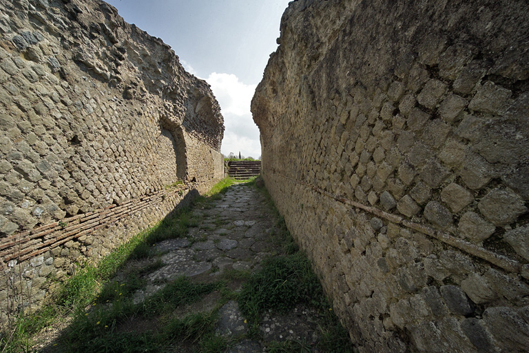 passaggio voltato (galleria stradale, luogo ad uso pubblico) - Bolsena (VT)  (Età imperiale, prima età imperiale)