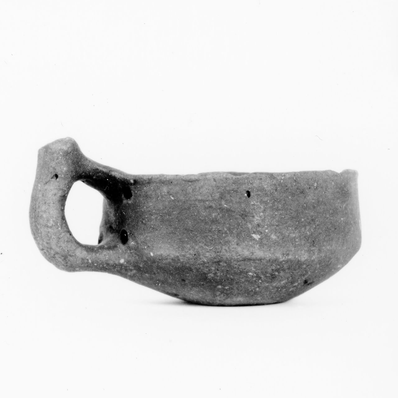 tazza carenata con parete dritta - ambito padano/benacense (XV-XIV a.C., fine/inizio)