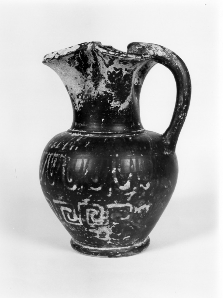 oinochoe - produzione apula (primo quarto sec. IV a.C)