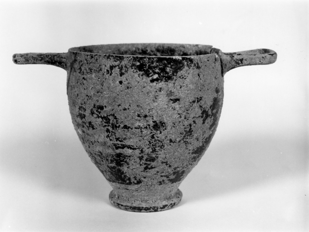 skyphos - produzione apula (inizio/ metà secc. V a.C.- IV a.C)