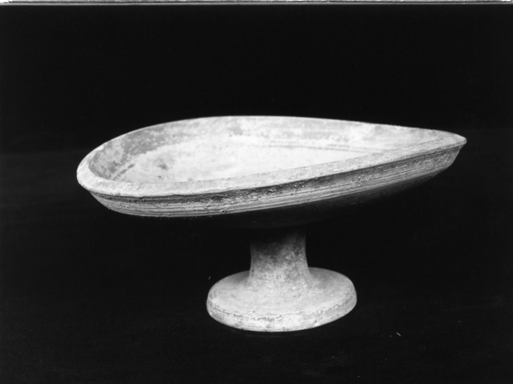 piattello - produzione locale (fine/ inizio secc. V a.C.- IV a.C)