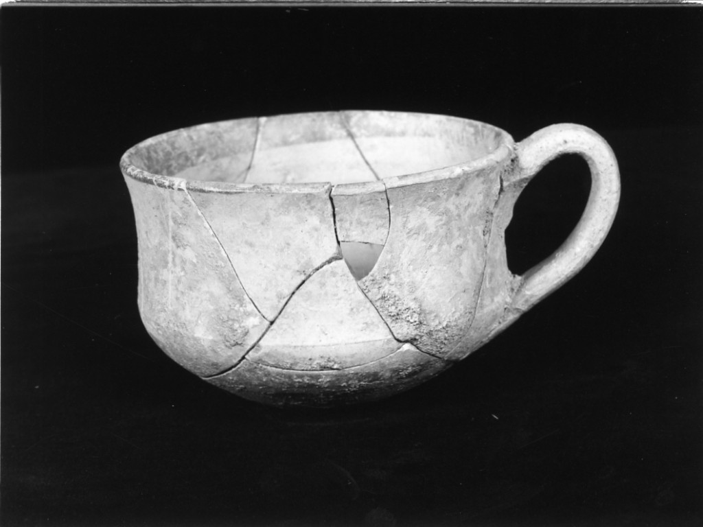 tazza - produzione locale (seconda metà sec. IV a.C)