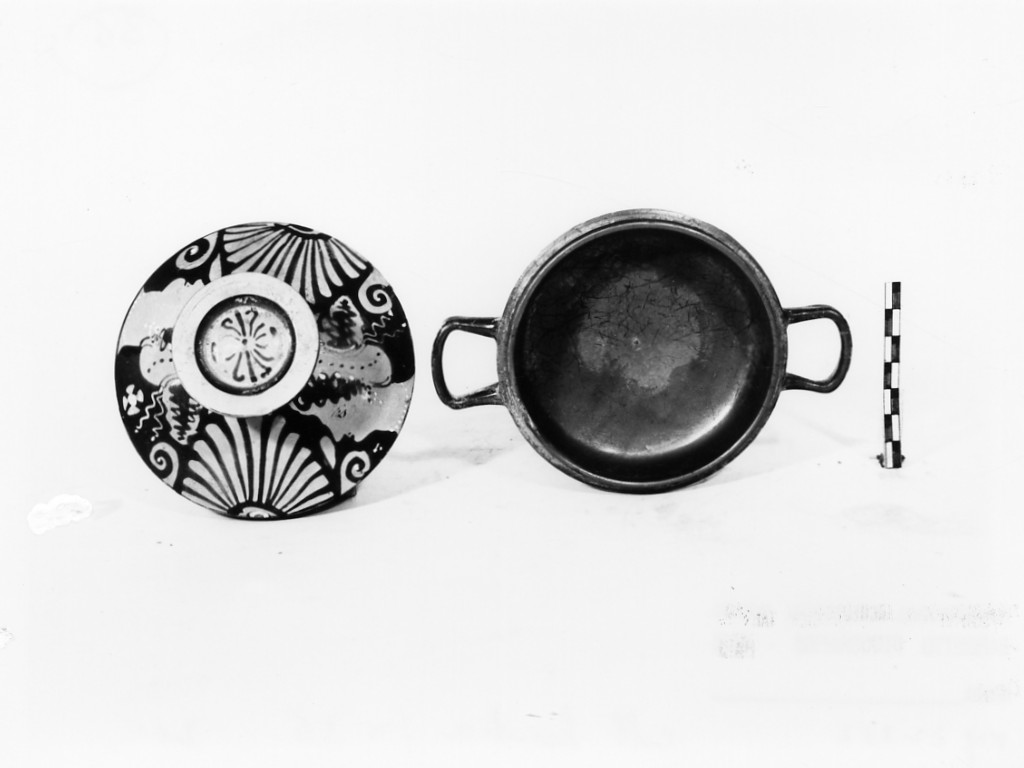 lekane - tardo apulo (seconda metà sec. IV a.C)