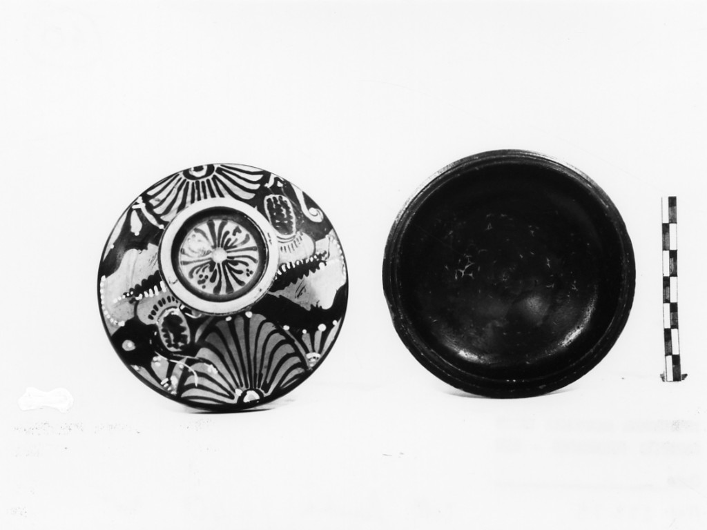 lekane - tardo apulo (seconda metà sec. IV a.C)