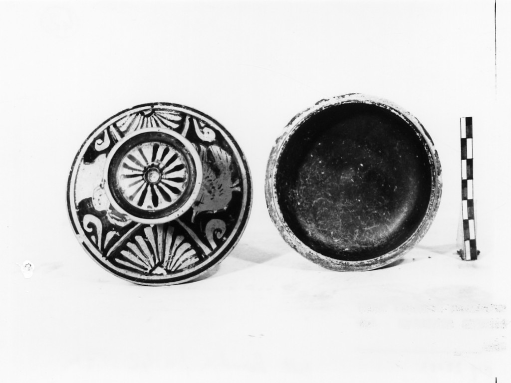 lekane - tardo apulo (seconda metà sec. IV a.C)